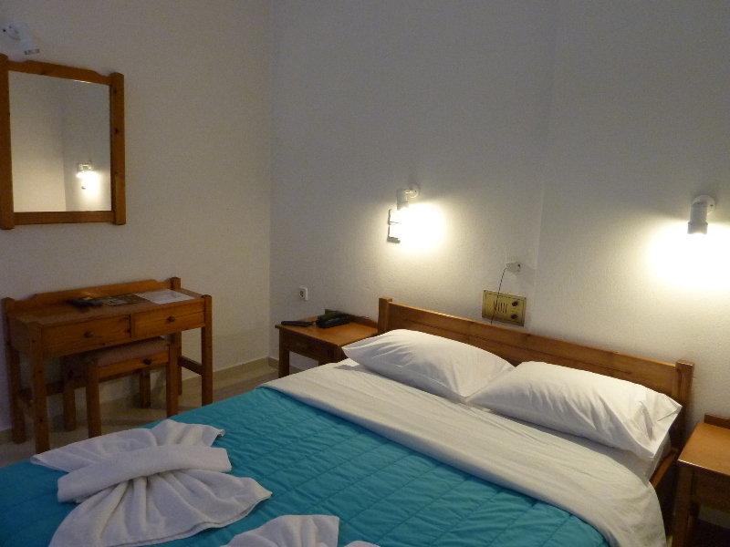 Irene Hotel Chrissi Akti Chania Exterior foto