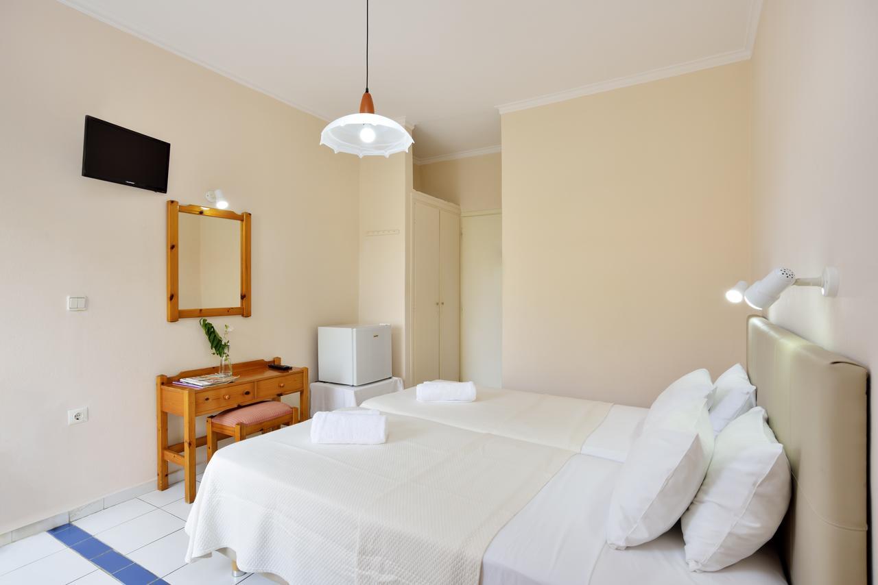 Irene Hotel Chrissi Akti Chania Exterior foto