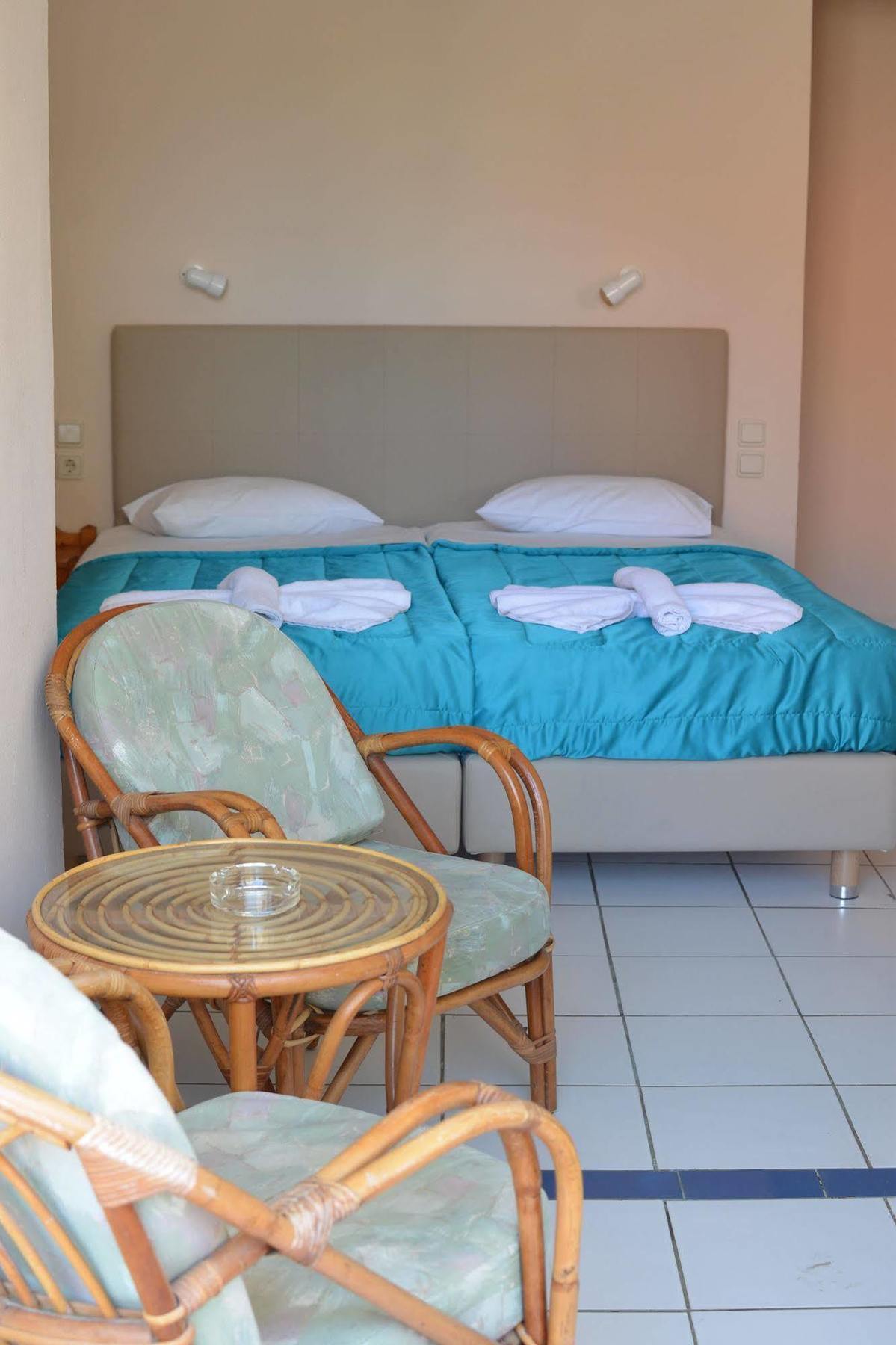 Irene Hotel Chrissi Akti Chania Exterior foto