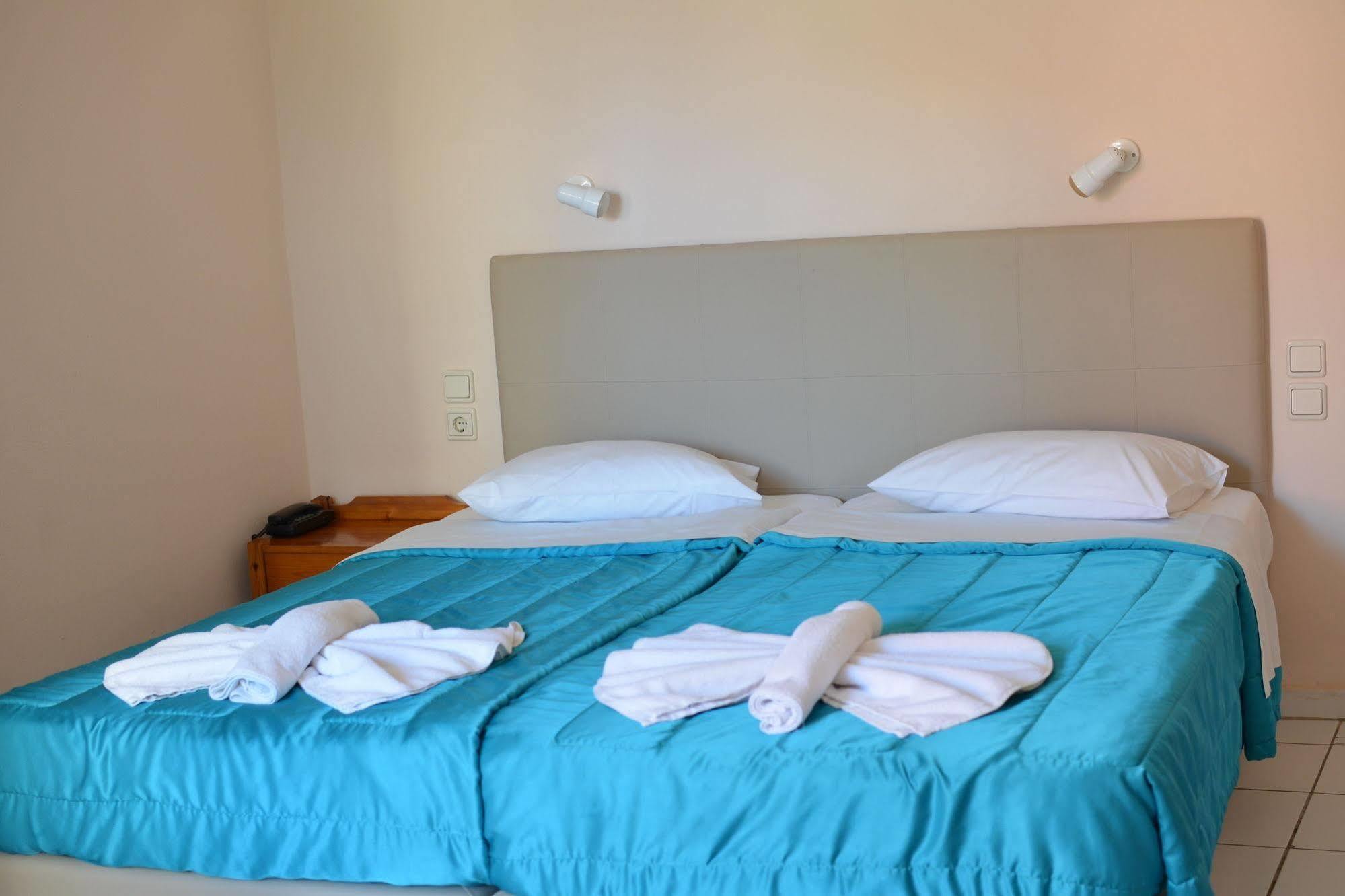 Irene Hotel Chrissi Akti Chania Exterior foto