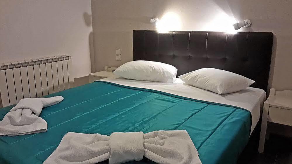 Irene Hotel Chrissi Akti Chania Exterior foto