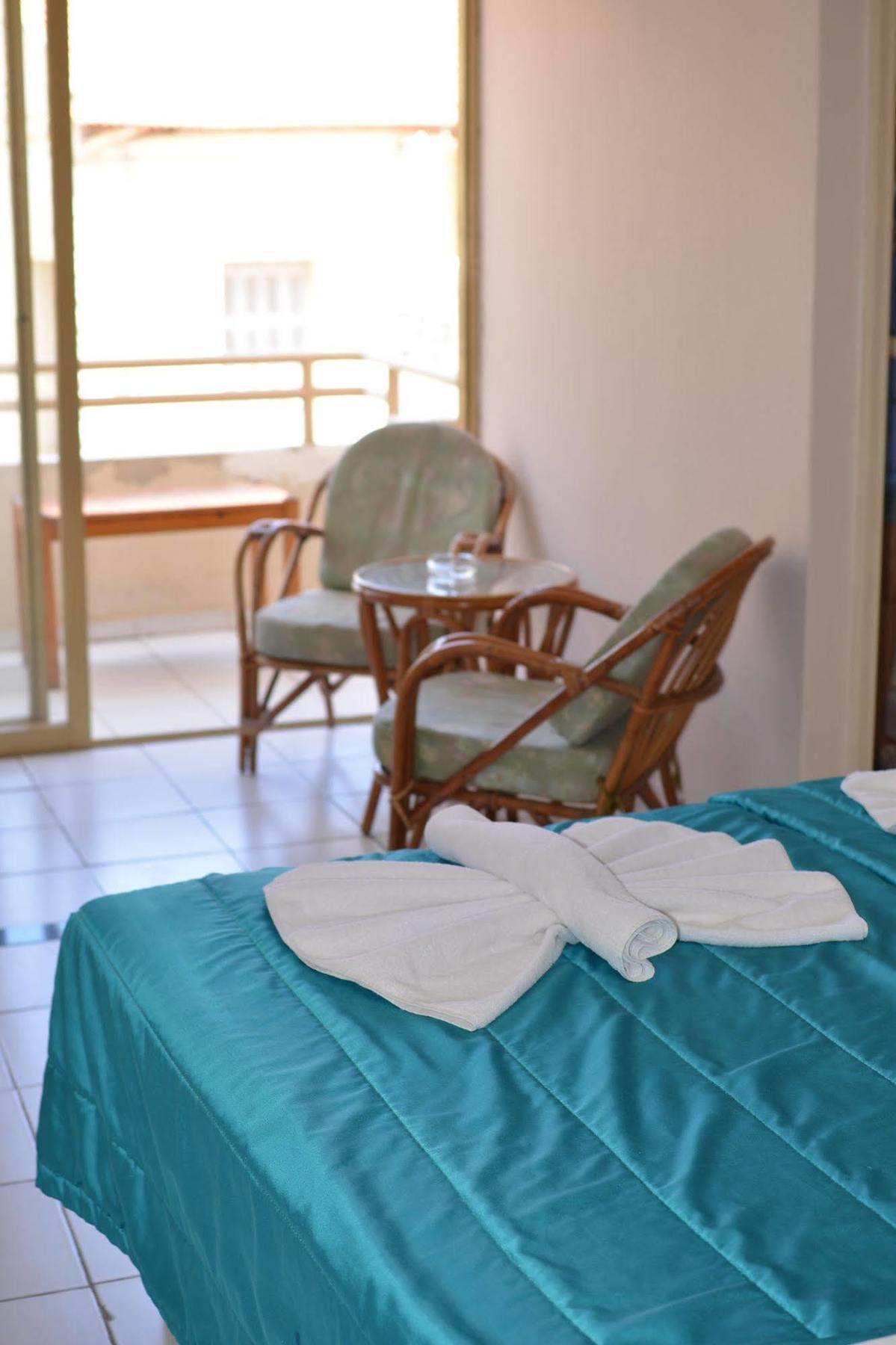 Irene Hotel Chrissi Akti Chania Exterior foto