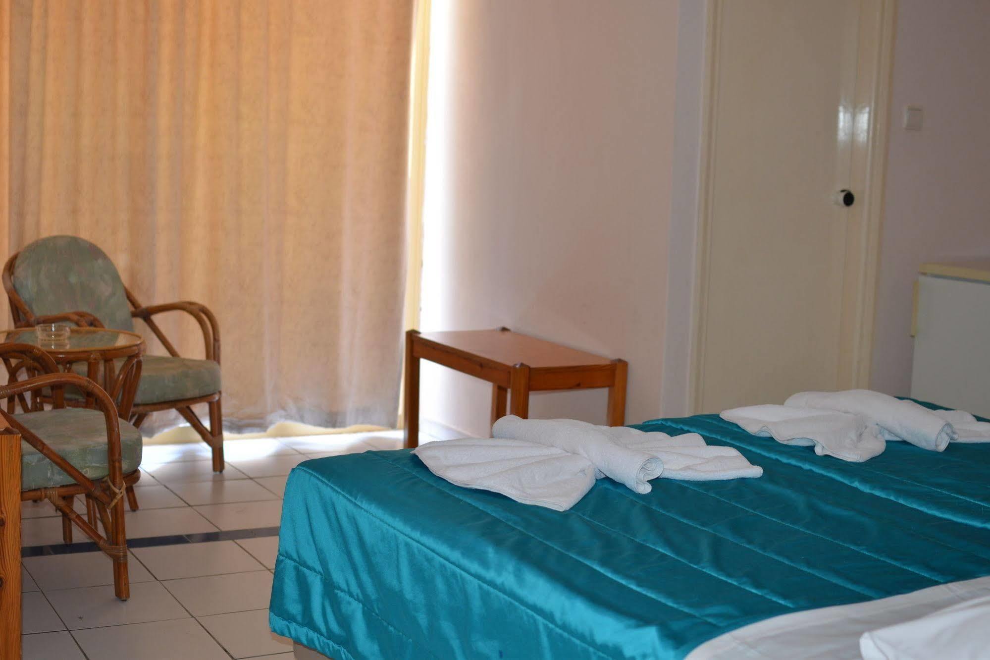 Irene Hotel Chrissi Akti Chania Exterior foto