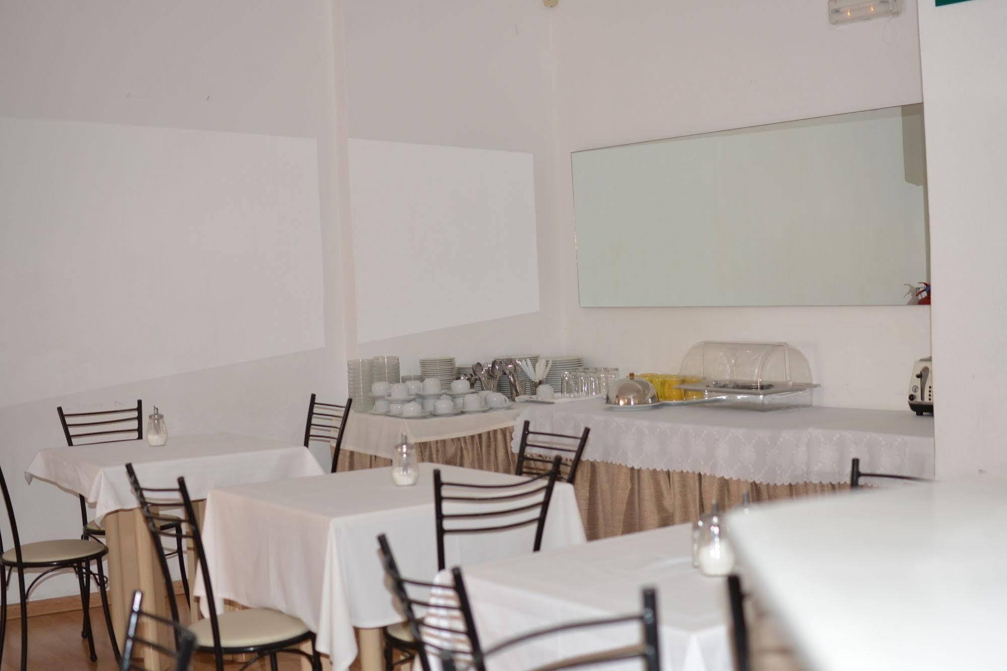 Irene Hotel Chrissi Akti Chania Exterior foto