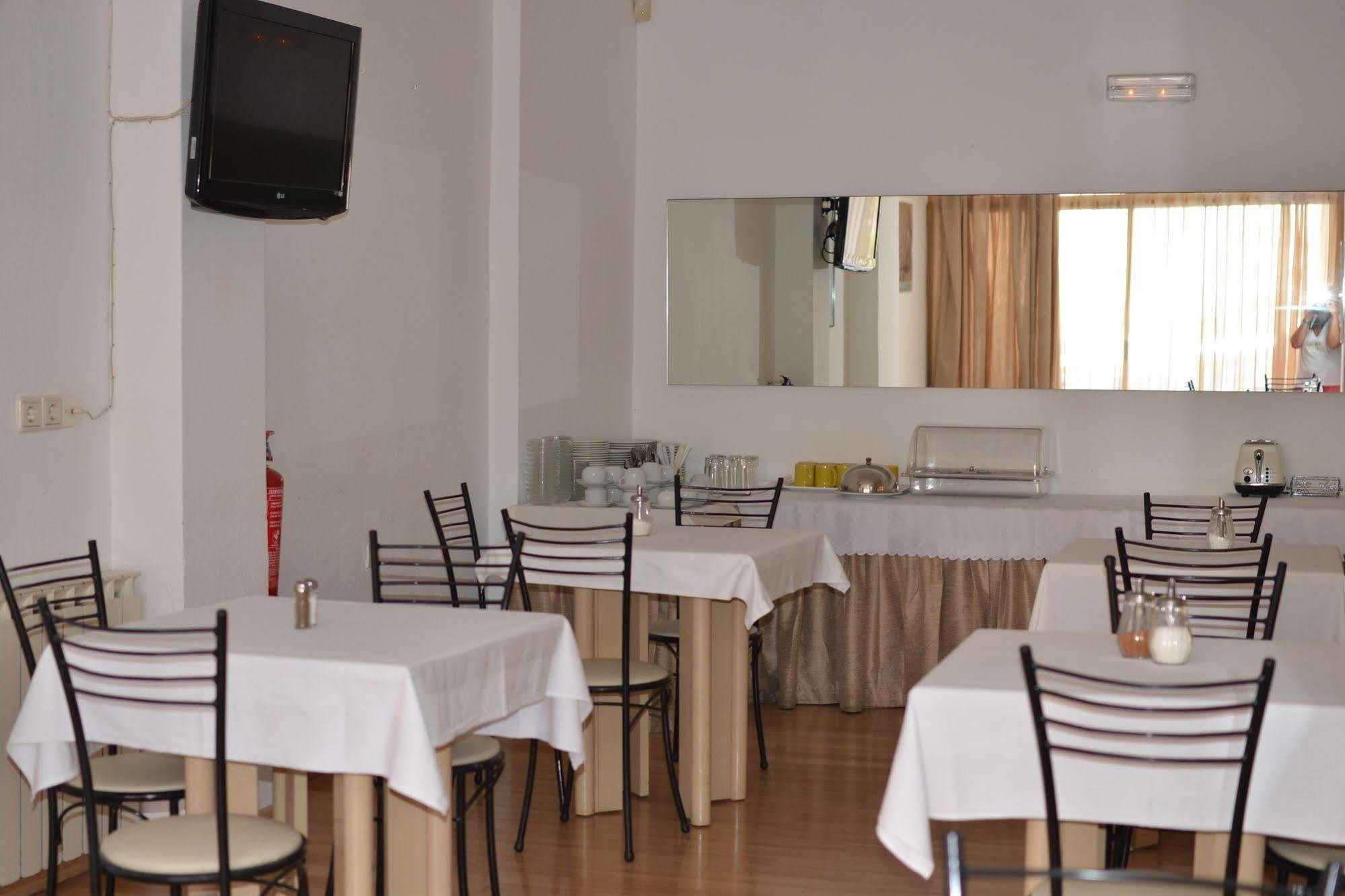 Irene Hotel Chrissi Akti Chania Exterior foto